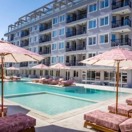 J'adore Secret Garden Pool View *