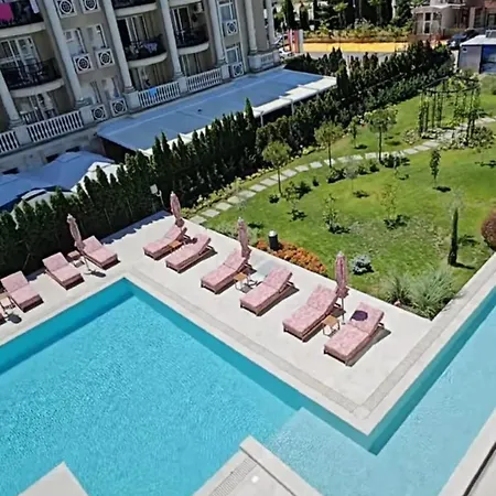J'adore Secret Garden Pool View Lägenhet Slăntjev Brjag