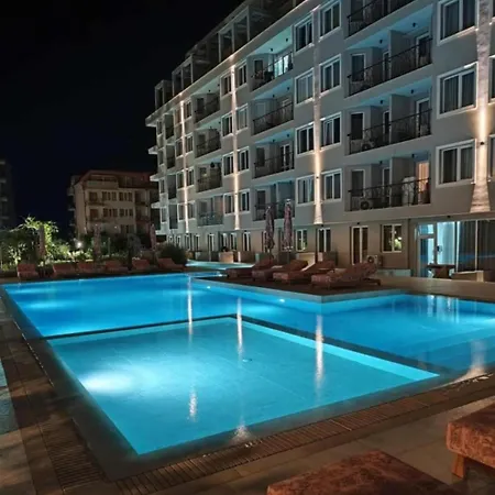 Apartment J'adore Secret Garden Pool View *